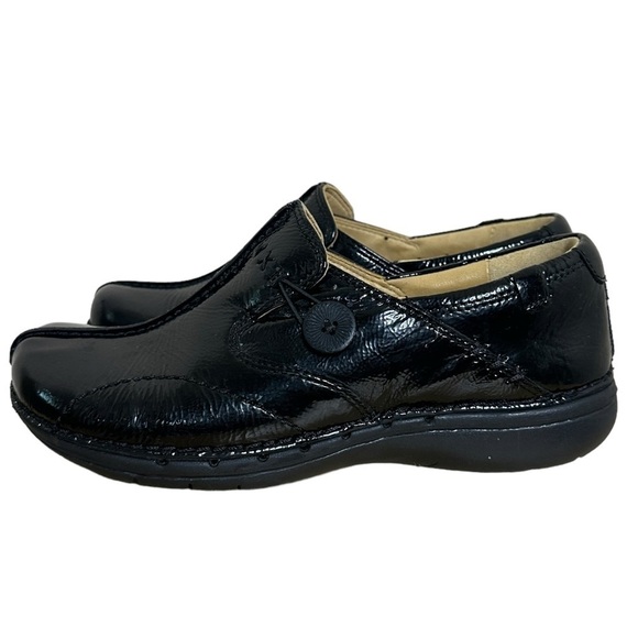 Clarks Unstructured Patent Leather Slip On Comfort Shoes in Black Size 6 - Picture 3 of 8